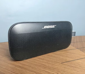 Test Bose SoundLink Flex : une mini enceinte baroudeuse aux basses soignées